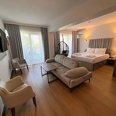 Life Hotel 4*